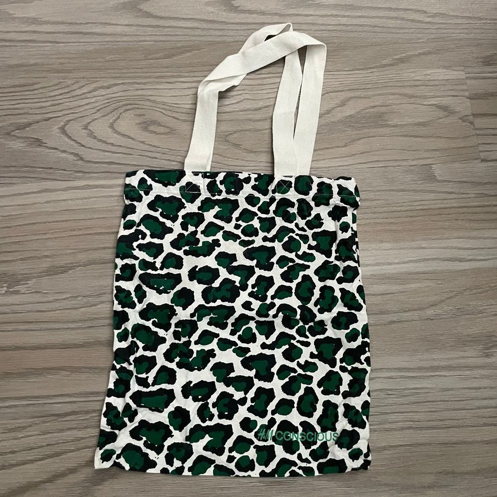 H&M Cheetah Tote - Picture 3 of 3